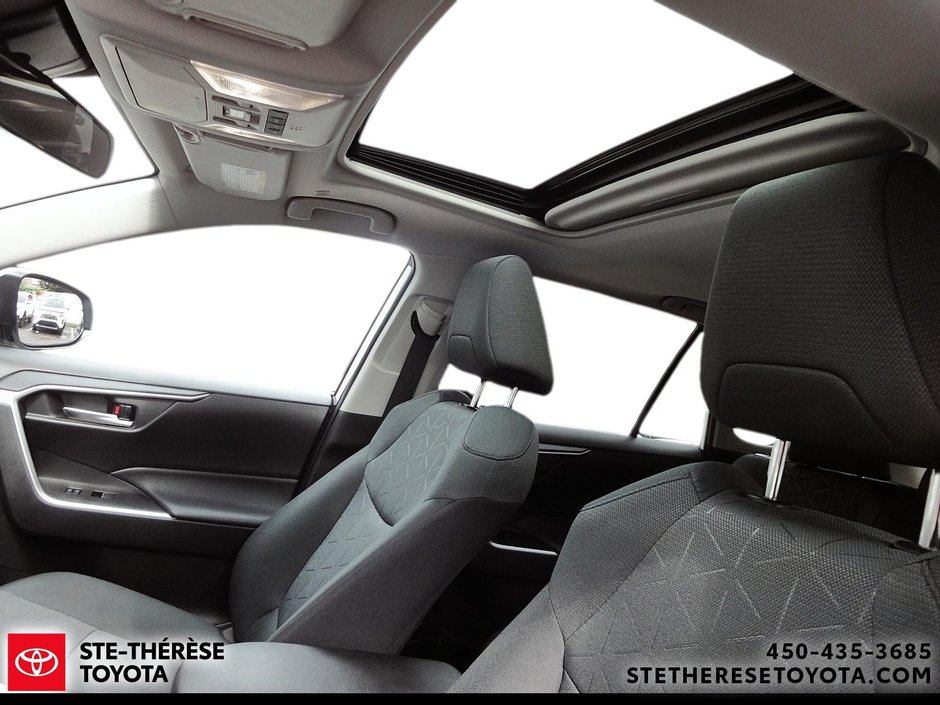 2025 Toyota RAV4 XLE-11