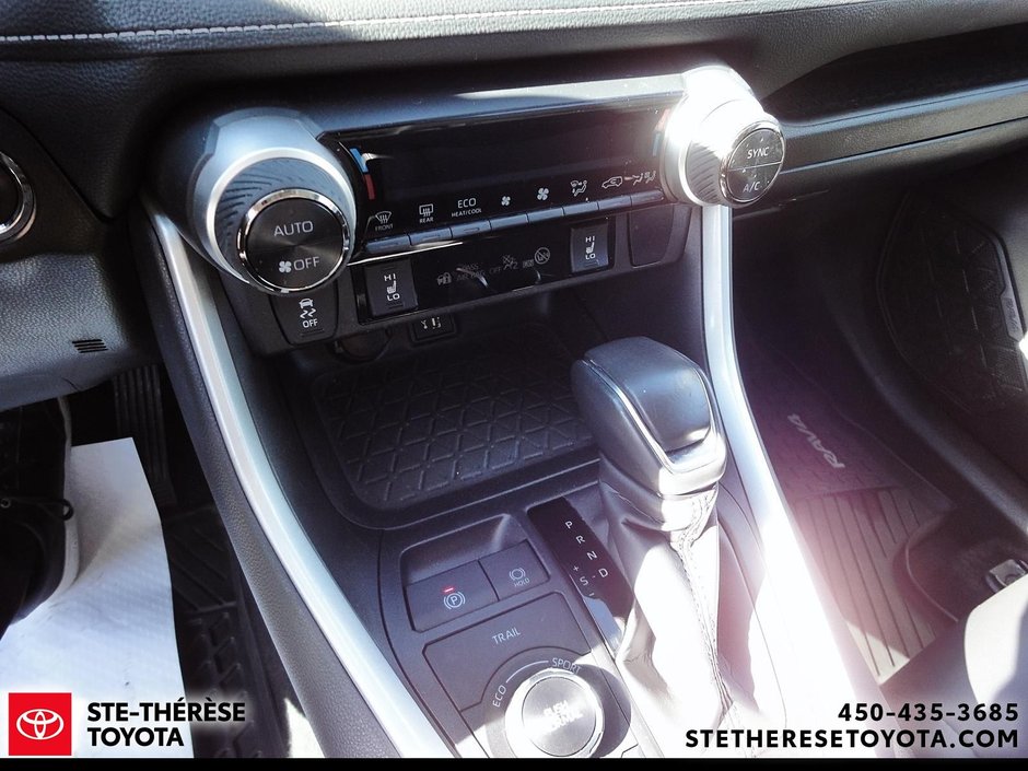 2025 Toyota RAV4 Hybrid XLE awd-16