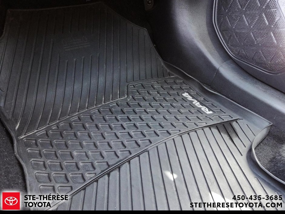 2025 Toyota RAV4 Hybrid XLE awd-13