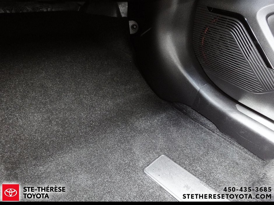 Toyota Venza XLE 2021-15