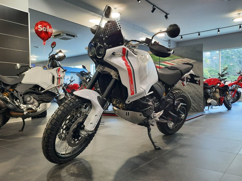 Ducati Desert X  2025