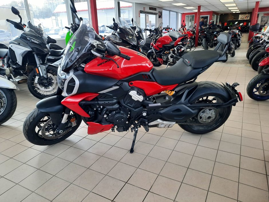Ducati Diavel V4 2023