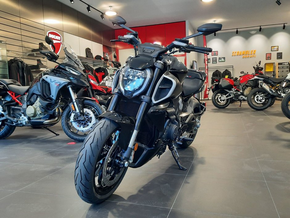 2024 Ducati Diavel V4 DEMO