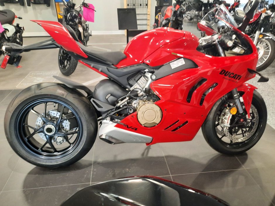 Ducati PANIGALE V4 2024