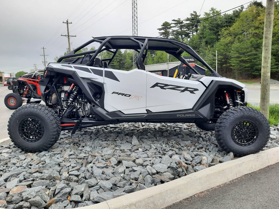 Polaris RZR Pro R 4 Ultimate-Ghost White Metallic 2026