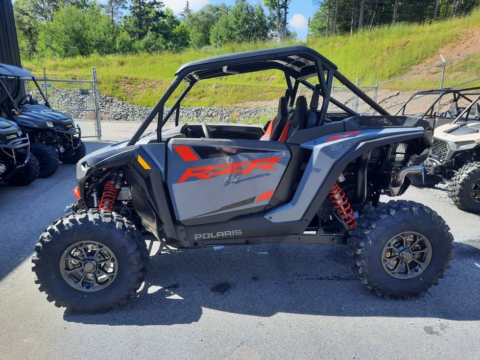 Polaris RZR XP 1000 Ultimate-Stealth Gray 2026