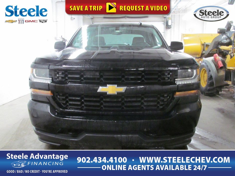2017 Chevrolet Silverado 1500 Custom in Dartmouth, Nova Scotia - w940px