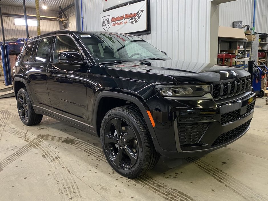 2026 Jeep Grand Cherokee ALTITUDE in Barrhead, Alberta