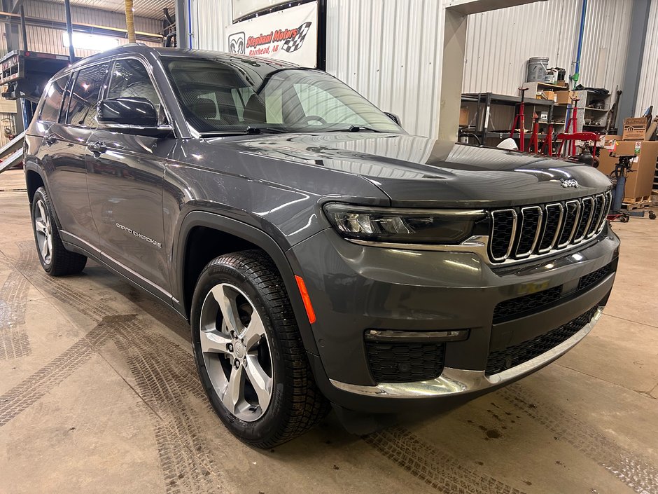 2022 Jeep Grand Cherokee L Limited in Barrhead, Alberta