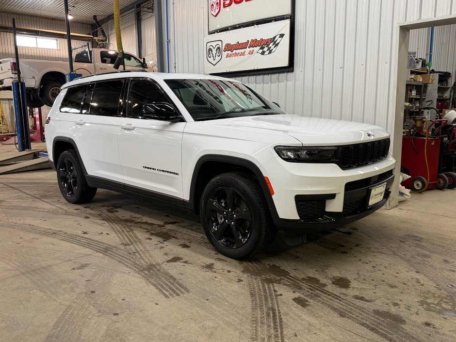 2023 Jeep Grand Cherokee L Altitude 4x4 in Barrhead, Alberta