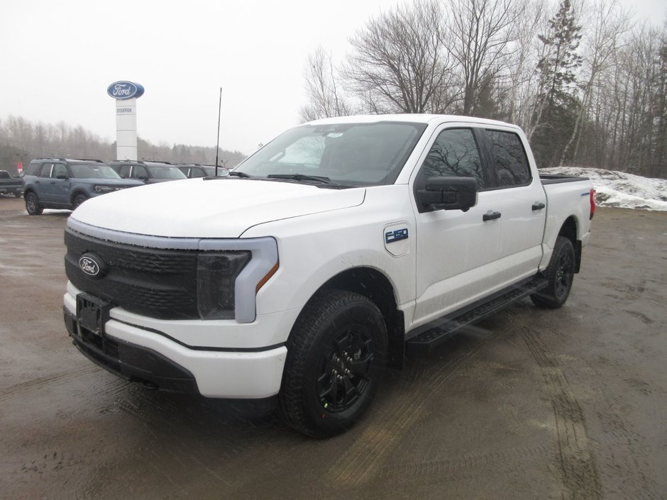 2025 Ford F-150 Lightning XLT in North Bay, Ontario - w940px