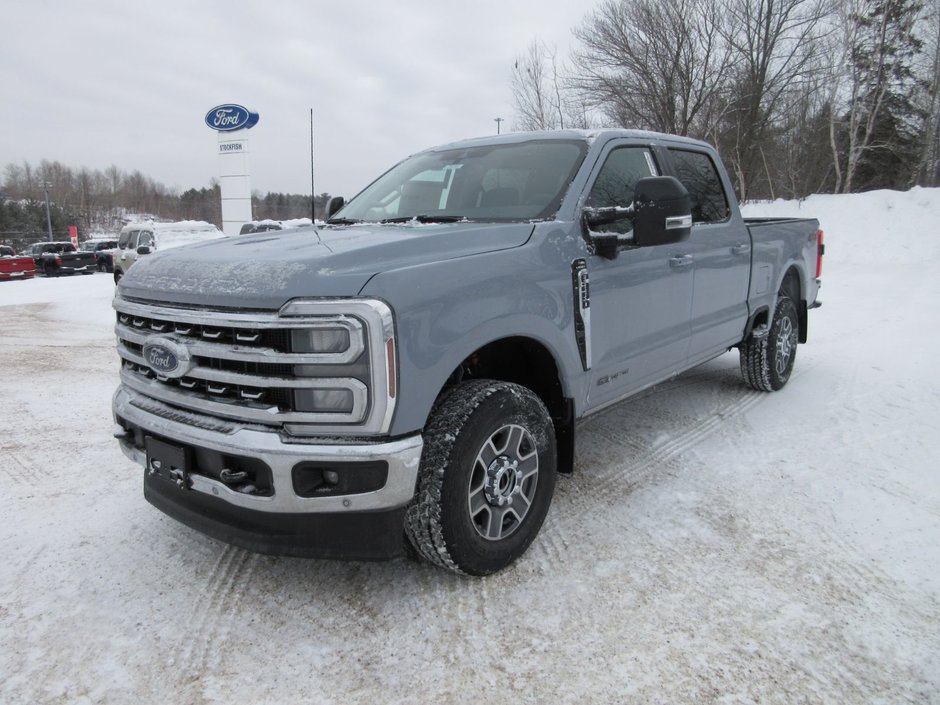 Ford Super Duty F-250 SRW LARIAT 2025 à North Bay, Ontario - w940px