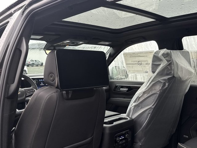 2025 Chevrolet Suburban Premier-9