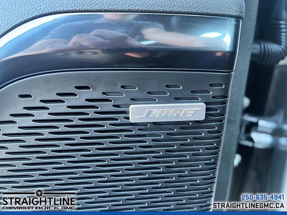 2025 GMC Acadia AT4-21