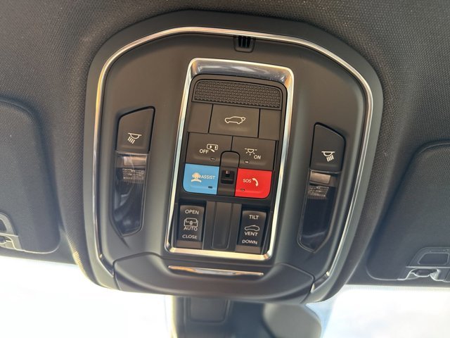 2024 Jeep Grand Cherokee Altitude-28