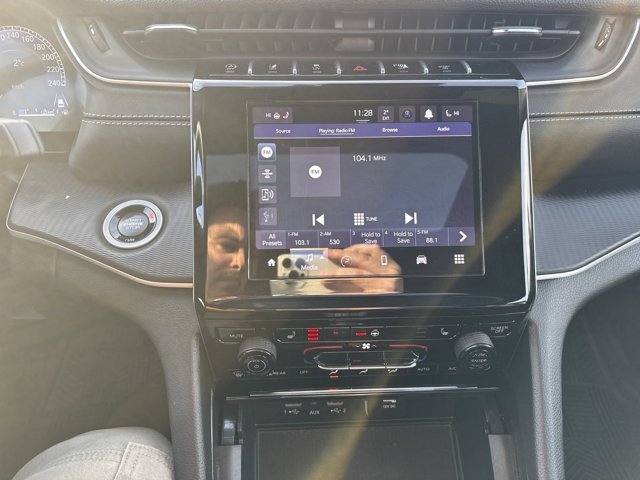 2024 Jeep Grand Cherokee Altitude-18