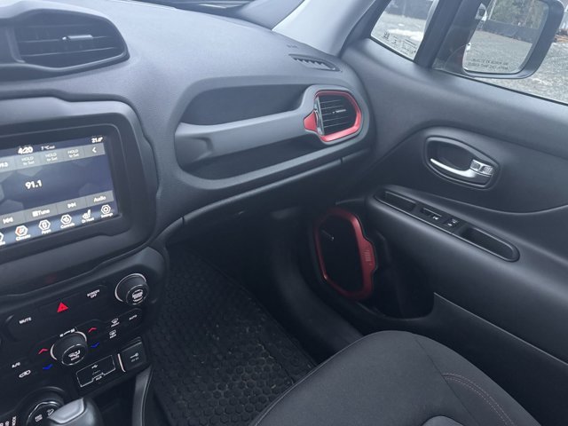 2021 Jeep Renegade Trailhawk-21