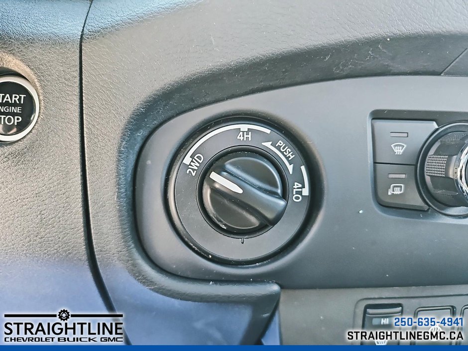 2023 Nissan Frontier PRO-4X-13
