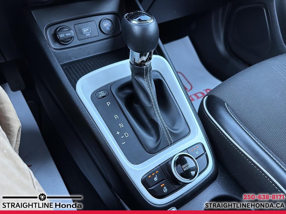 2020 Hyundai Venue Ultimate w/Black Interior-13