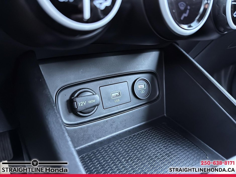 2020 Hyundai Venue Ultimate w/Black Interior-17