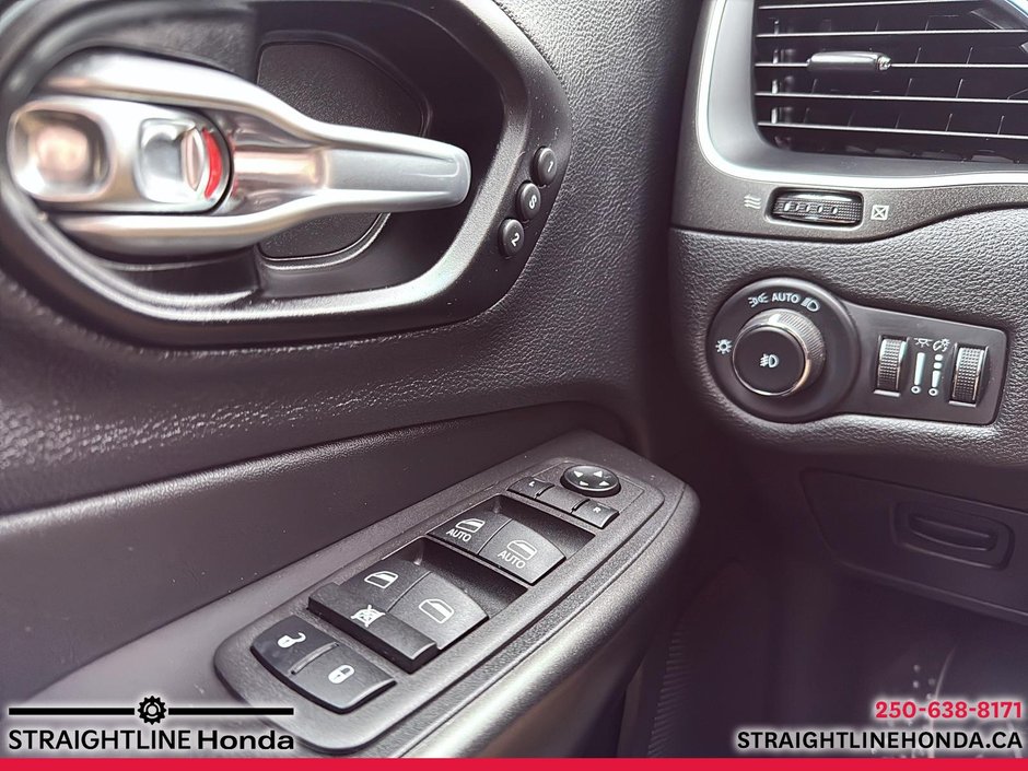 2023 Jeep CHEROKEE Trailhawk-12