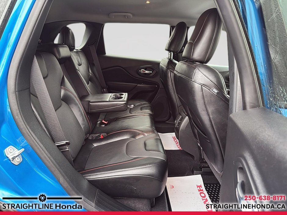 2023 Jeep CHEROKEE Trailhawk-17