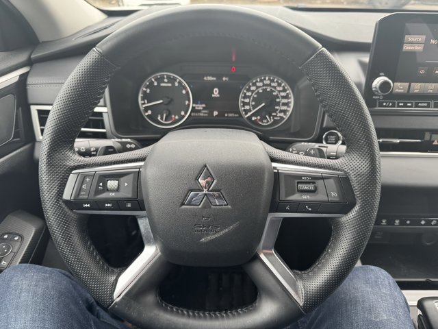 2024 Mitsubishi Outlander ES-12