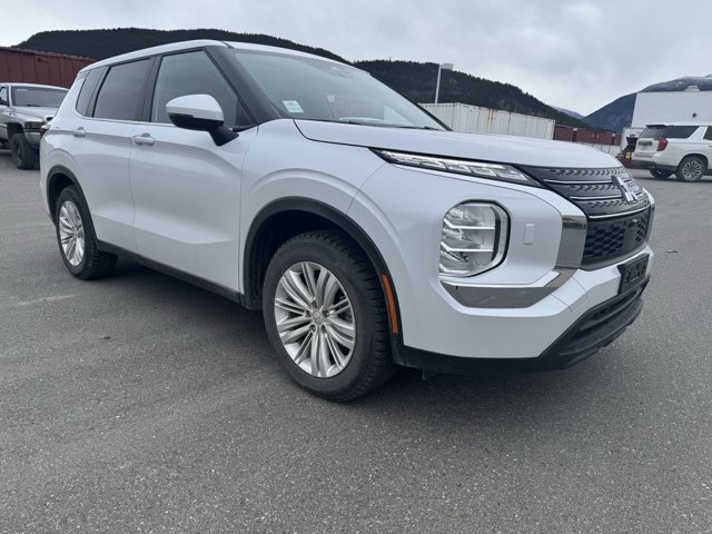2024 Mitsubishi Outlander ES-2
