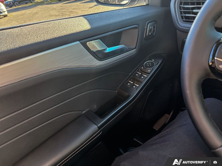 2025 Ford Escape PLATINUM-15
