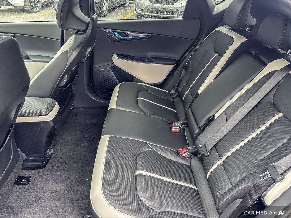 2025 Kia EV6 Land AWD w/ GT-Line Limited Pkg-13