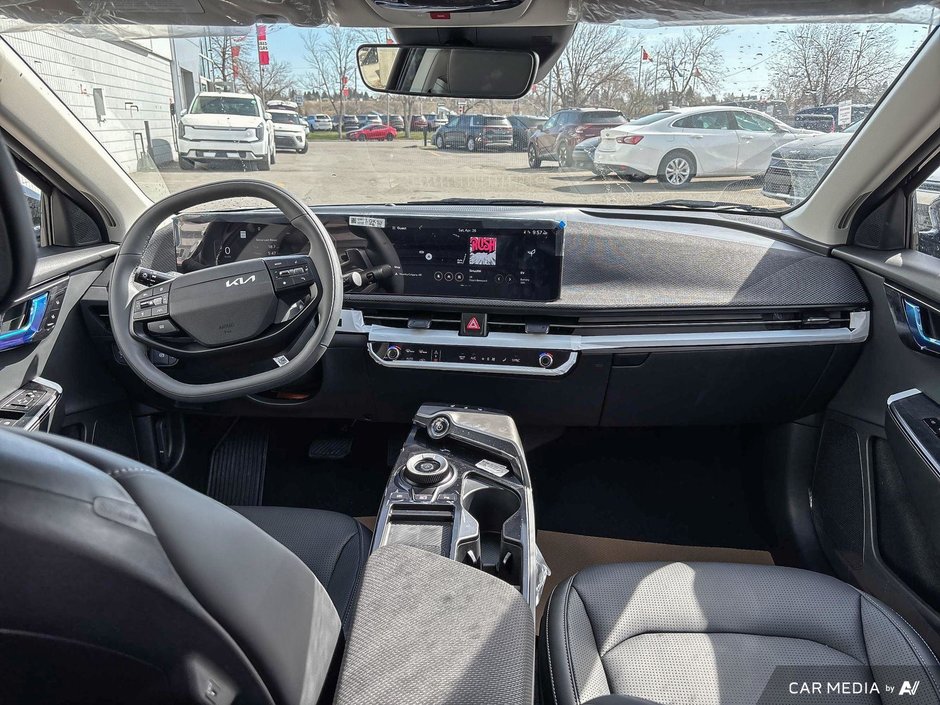 2025 Kia EV6 Land AWD w/ Premium Pkg-11
