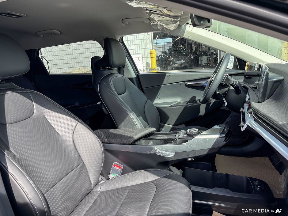 2025 Kia EV6 Land AWD w/ Premium Pkg-9