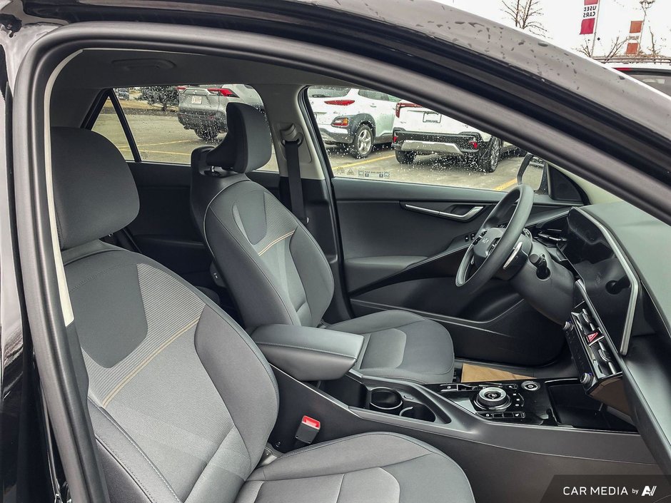 2023 Kia Niro EV PREMIUM-11