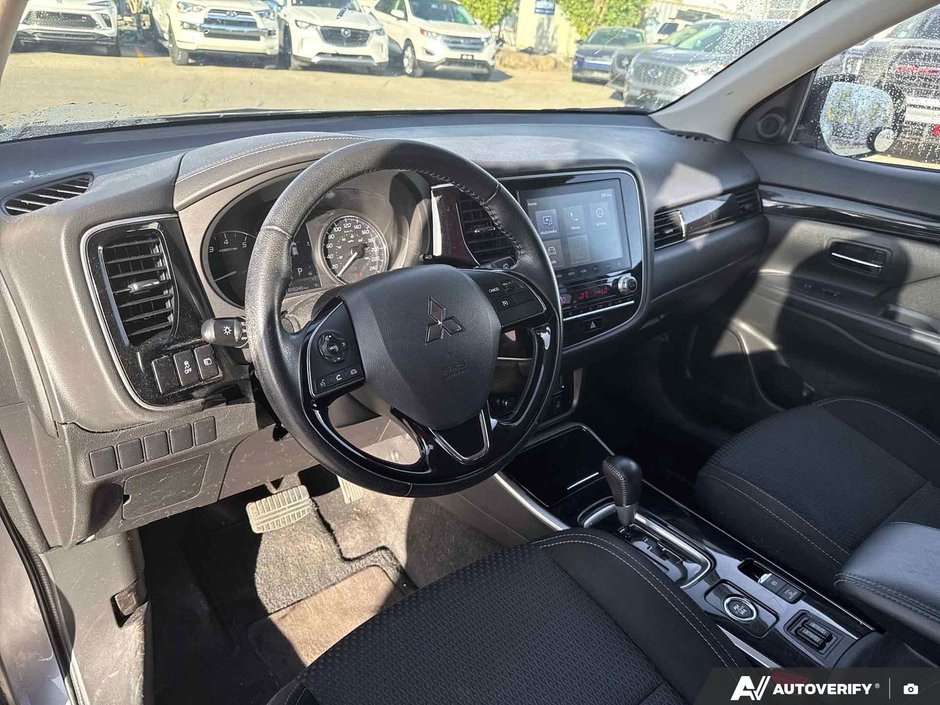 2020 Mitsubishi Outlander ES-6