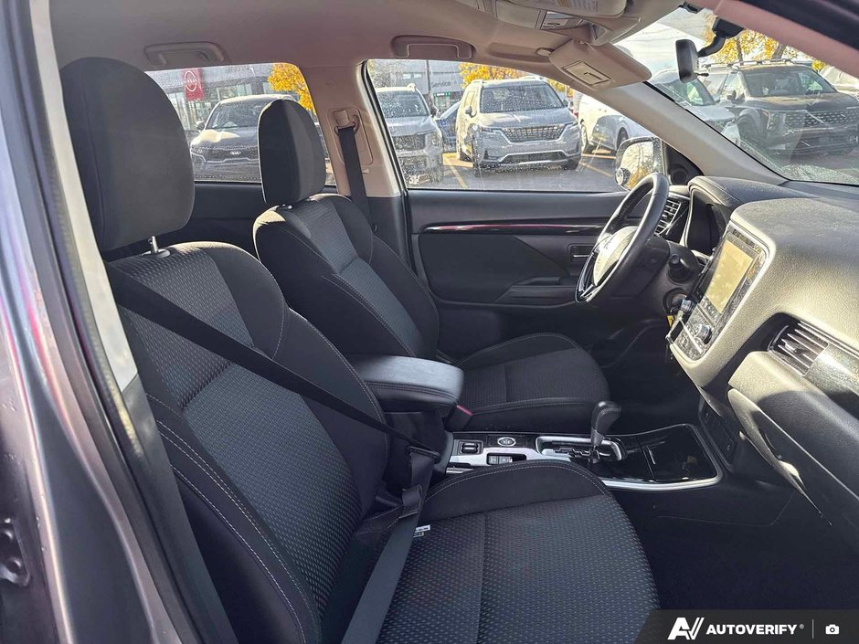2020 Mitsubishi Outlander ES-9