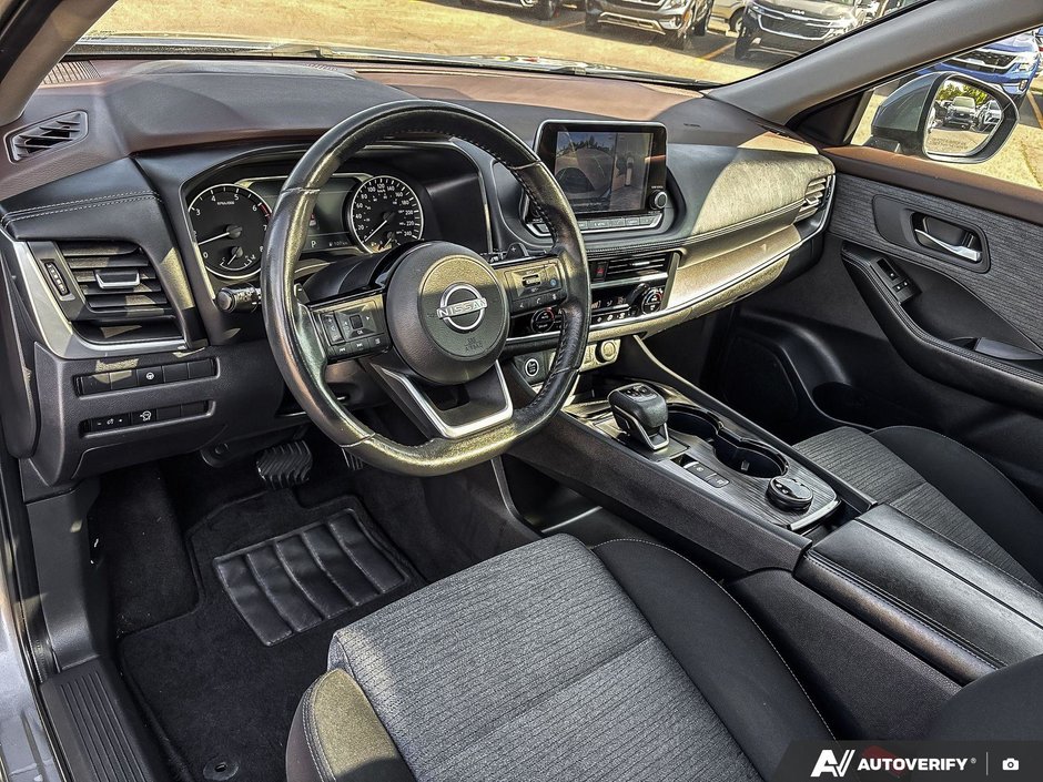 2023 Nissan Rogue SV MOONROOF-6