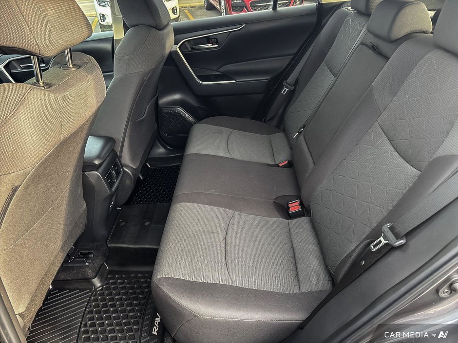 2023 Toyota RAV4 XLE-13