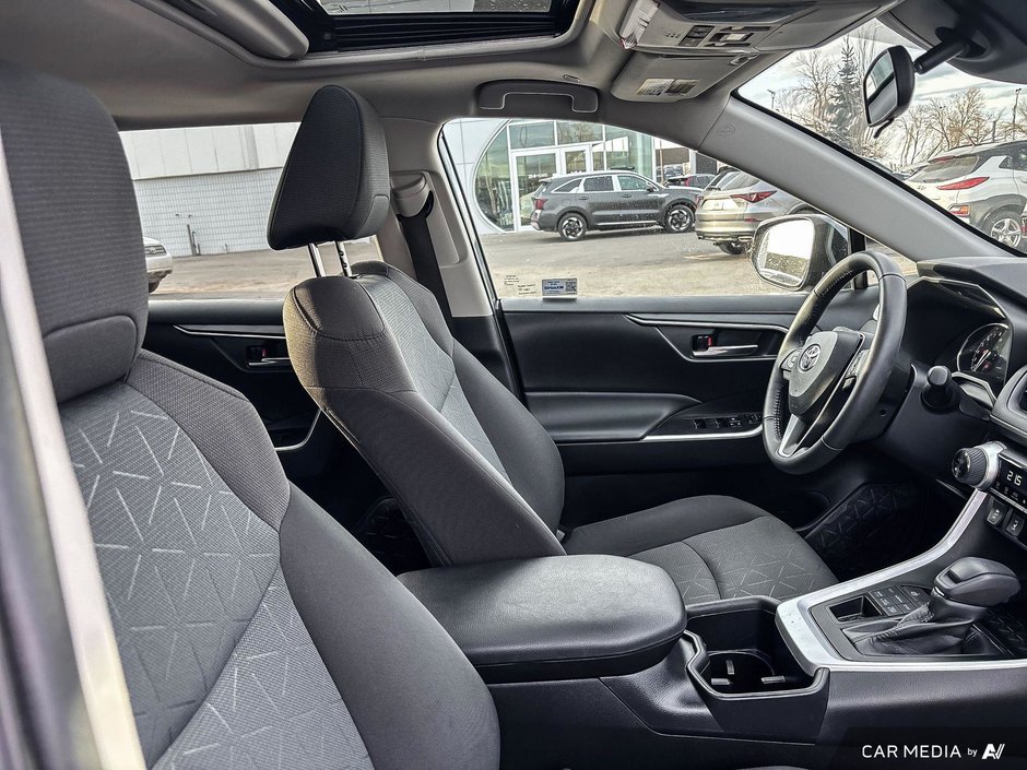 2023 Toyota RAV4 XLE-10