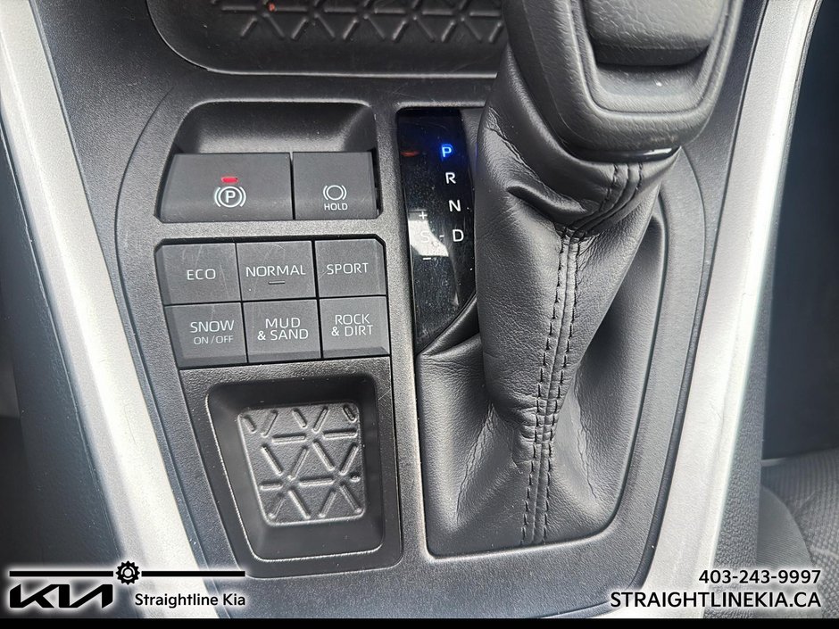 2025 Toyota RAV4 XLE-14