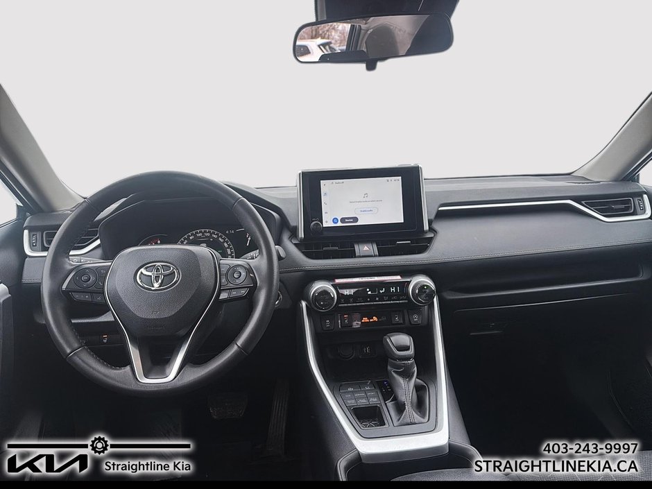 2025 Toyota RAV4 XLE-9