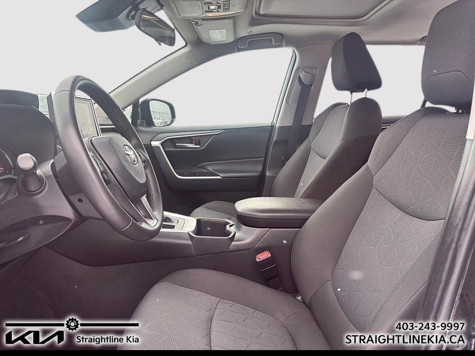 2025 Toyota RAV4 XLE-8