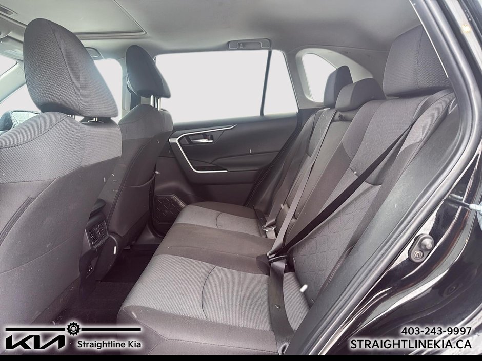 2025 Toyota RAV4 XLE-18