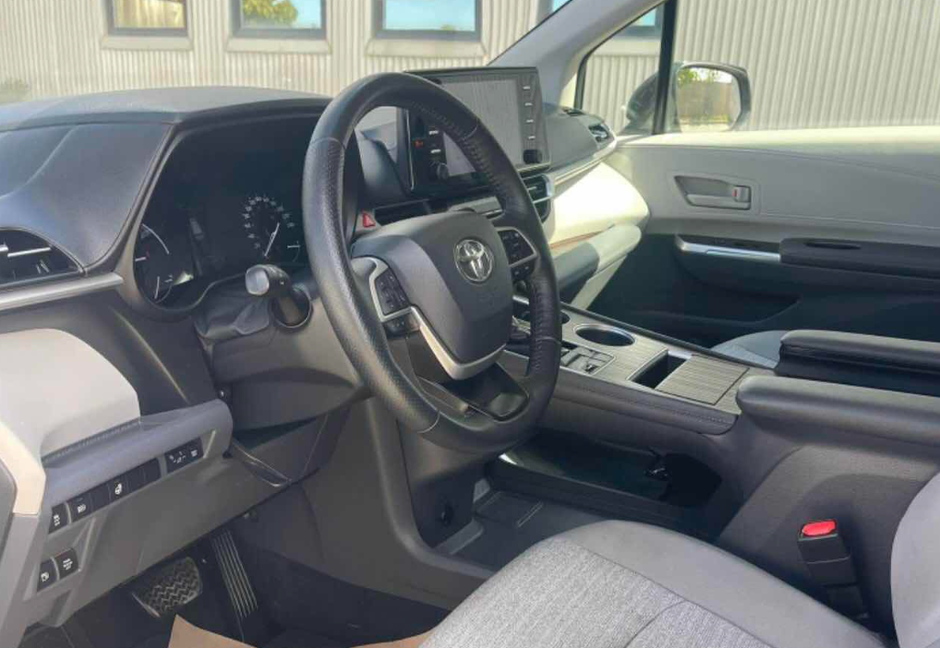 2021 Toyota Sienna LE-2