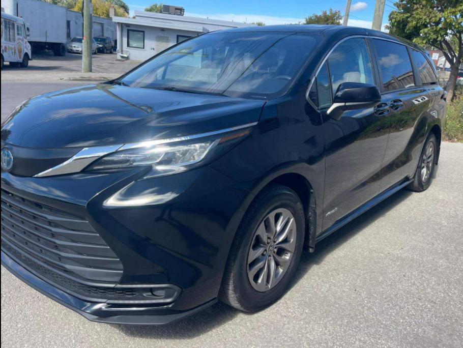 2021 Toyota Sienna LE-0