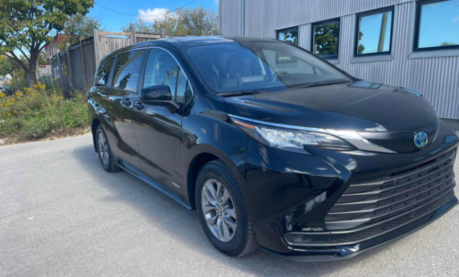 2021 Toyota Sienna LE-1