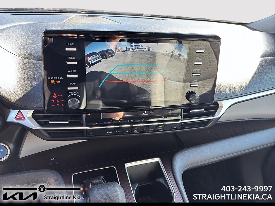 2021 Toyota SIENNA LE-14