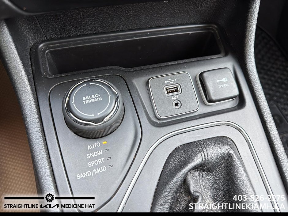 2019 Jeep Cherokee North-15