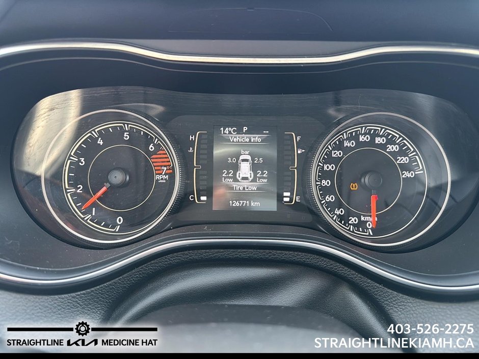 2019 Jeep Cherokee North-12