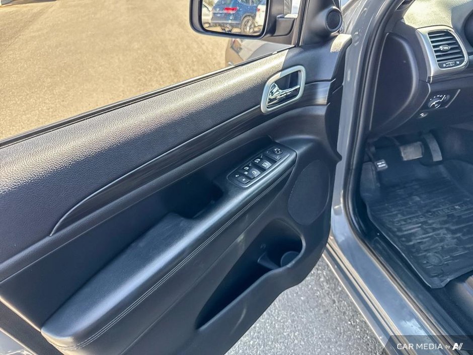 2019 Jeep Grand Cherokee Altitude-12