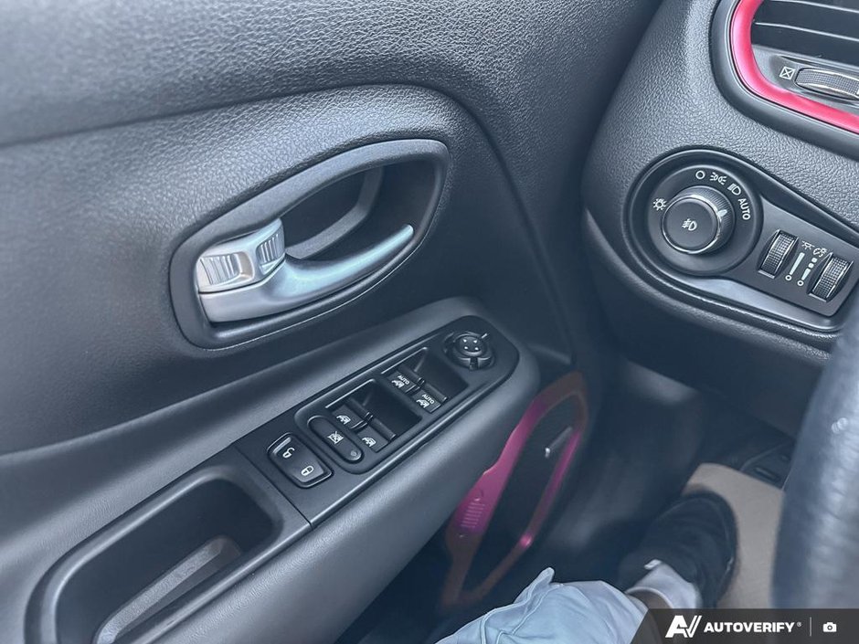 2021 Jeep Renegade Trailhawk-12